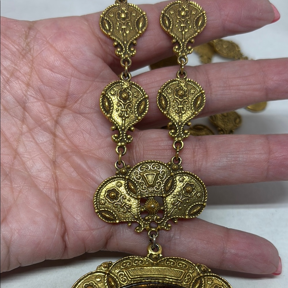 Amazing Goldette necklace with purple glass intaglio - Picture 7 of 14